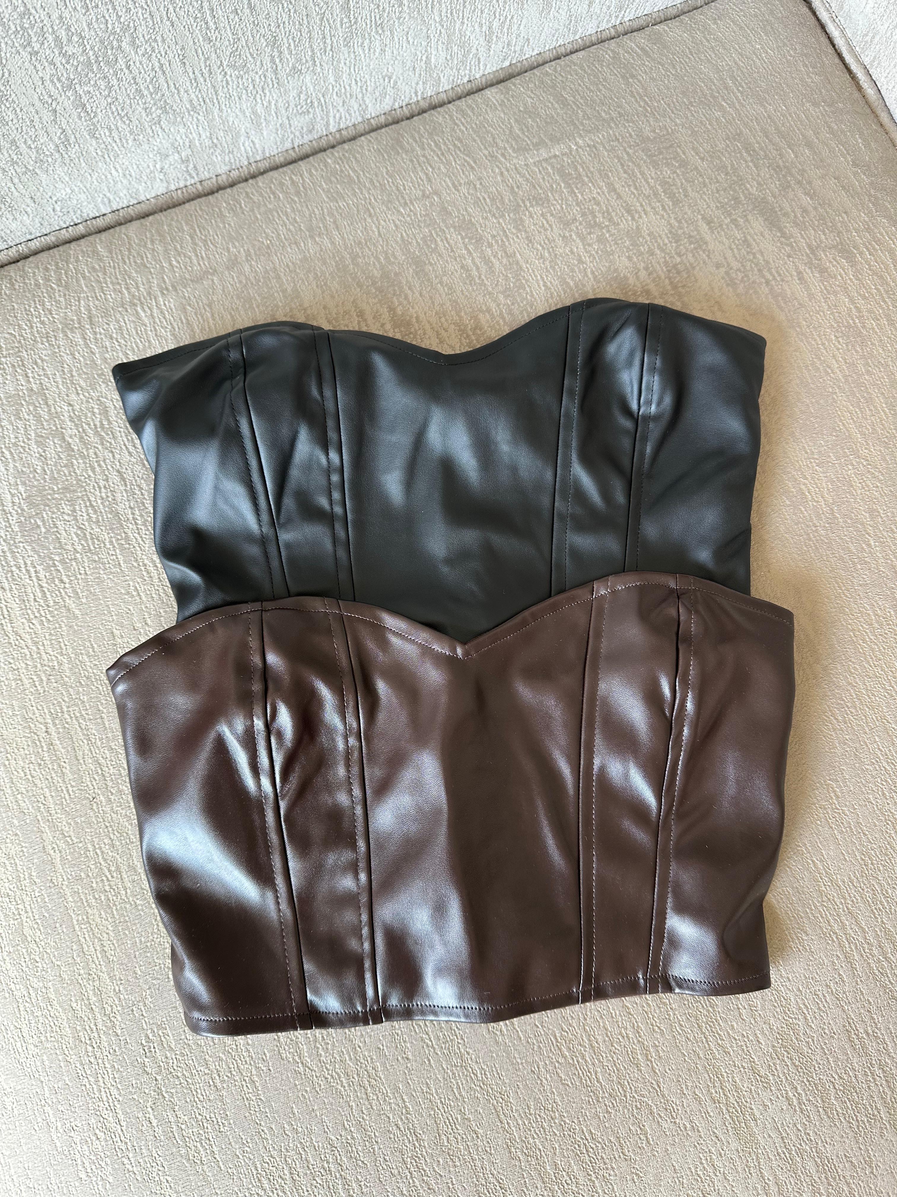 CROP TOP EFECTO CUERO
